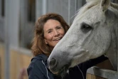 Reha Hutin, présidente de la Fondation 30 Millions d'amis, caresse un cheval au refuge de la Fondation, le 9 septembre 2021 à Bannegon, dans le Cher