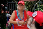 Une supportrice de Donald Trump attend près du Amway Center l'arrivée du président américain, le 17 juin 2019 à Orlando, en Floride