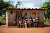 Des enfants congolais devant une maison à Makwacha, en RDCongo, le 13 mai 2017