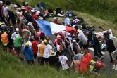 Le Colombien Rigoberto Uran roule derrière le peloton avec ses coéquipiers lors de la 18e étape du Tour de France, entre Pau et Luz Ardiden, le 15 juillet 2021