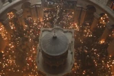 Une foule de pèlerins à la traditionnelle cérémonie du du "samedi des lumières" de la Pâque orthodoxe dans l'église du Saint-Sépulcre dans la Vieille ville de Jérusalem, le 15 avril 2017 