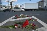 Des fleurs déposées sur les lieux où un manifestant a été tué, le 11 août 2020 à Minsk, en Belarus