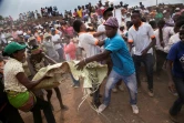 Cérémonie du "famadihana", ou du "retournement des morts", pièce essentielle du culte des ancêtres dans le village d'Ambohijafy, à Madagascar, le 23 septembre 2017