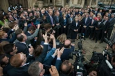 Theresa May entourée de ses partisans au palais de Westminster le 11 juillet 2016 à Londres