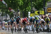 Le Britannique Mark Cavendish (à gauche) finit 2e de la 7e étape du Tour de France à Bordeaux, le 7 juillet 2023 