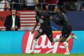 L'attaquant français de Lille, Jonathan Ikoné, est félicité par le milieu de terrain portugais Renato Sanchez, après avoir marqué le 2e but face à Séville, lors de la 4e journée de la phase de groupes de la Ligue des Champions, le 2 novembre 2021 au Stade Ramon Sanchez Pizjuan