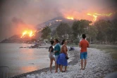 Incendies vue d'une plage à Oren, près de Milas, dans le sud de la Turquie, le 3 août 2021