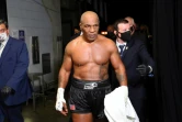 Mike Tyson quitte le ring après avoir obtenu le match nul contre ROy Jones Jr, le 28 novembre 2020 à Los Angeles