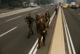 Soldats israéliens déployés sur une autoroute près de Bet Shemesh, dans le centre d'Israël, le 30 avril 2025