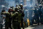 Des membres de la garde nationale protègent l'entrée du Parlement à Caracas, le 27 octobre 2016