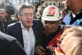 Le leader de La France Insoumise Jean-Luc Melenchon (G) parle avec un syndicaliste de la CGT lors d'une manifestation à Marseille, le  12 septembre 2017