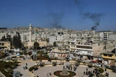 De la fumée s'élève au-dessus de l'enclave kurde d'Afrine cible d'une offensive de l'armée turque, le 28 janvier 2018 dans le nord de la Syrie
