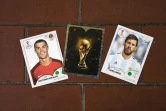 Deux cartes Panini représentant le Portugais Cristiano Ronaldo (g) et l'Argentin Lionel Messi, de la maison d'édition Panini à Modène, en Italie, le 20 avril 2018 