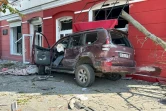 Photo prise et transmise par la police ukrainienne le 19 août 2023 montrant une voiture détruite après une frappe de missile  dans le centre-ville de Tcherniguiv, dans le nord de l'Ukraine