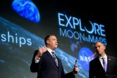 L'administrateur de la Nasa Jim Bridenstine (g) au siège de la Nasa, le 29 novembre 2018 à Washington
