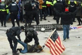 Policiers et manifestants lors de l'assaut du Capitole à Washington le 6 janvier 2021