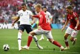 L'attaquant français Kylian Mbappé bute sur le Danois Viktor Fischer au stade Loujniki, le 26 juin 2018