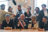 Le maire de Belfort Damien Meslot s'exprime en présence de Jean-Luc Mélenchon au cours d'une conférence de presse après une rencontre avec l'intersyndicale de GE à Belfort, le 22 juin 2019 