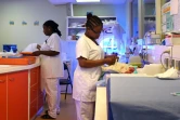 Une infirmière s'occupe d'un nouveau-né le 14 mars 2018 à la maternité de Mamoudzou, sur l'île française de Mayotte