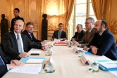 Le président de l'U2P Alain Griset (G) reçu à Matignon le 26 novembre 2019 par le Premier ministre Edouard Philippe (D) et le haut-commissaire aux retraites Jean-Paul Delevoye (2eD)