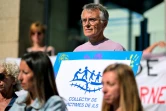 Manifestation devant la cour criminelle du Morbihan à Vannes, le 19 mai 2025, pendant le procès de l'ex-chirurgien pédocriminel Joël Le Scouarnec