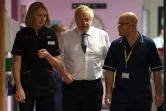 Boris Johnson, lors d'une visite d'hôpital pendant sa campagne pour les législatives à Mansfield (Angleterre) le 8 novembre 2019