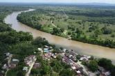Vue aérienne du fleuve Tarra qui sépare Colombie et Venezuela, depuis Tibu en Colombie, le 19 janvier 2025