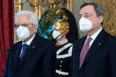 Le nouveau Premier ministre italien Mario Draghi (d) et le président Sergio Mattarella, le 13 février 2021 au Palais de la Quirinale, à Rome