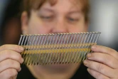 Diane Brogdon, une opératrice de machine de Mid Continent Nail Corporation, à Poplar Bluff (Missouri) le 29 juin 2018