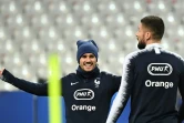 Les attaquants Antoine Griezmann (g) et Olivier Giroud à l'entraînement, le 24 mars 2019 à Saint-Denis