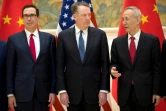 Le représentant américain pour le commerce Robert Lighthizer (c), le vice-Premier ministre chinois Liu He (d) et le secrétaire au Trésor américain Steven Mnuchin (d), le 15 février 2019 à Pékin