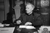 Photo non daté du chanoine Félix Kir (1876-1968), député-maire de Dijon qui a donné son nom à l'apéritif, à Dijon