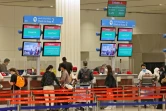 Des voyageurs à l'aéroport international de Dubaï, le 21 février 2022