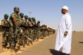 Le président malien Ibrahim Boubacar Keïta passant les soldats en revue à Gao (Mali), le 7 novembre 2019