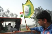 Des villageois dans la remorque d'un tracteur partent soutenir les agriculteurs qui manifestent depuis près de trois mois aux portes de New Delhi, le 9 février 2021 à Makrauli, dans le nord de l'Inde