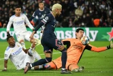 L'attaquant brésilien du Paris Saint-Germain Neymar voit son tir détourné par le gardien de but belge du Real Madrid, Thibaut Courtois, lors de leur 8e de finale aller de la Ligue des Champions, le 15 février 2022 au Parc des Princes