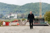 Le président du conseil départemental de Dordogne Germinal Peiro (PS) devant le chantier de contournement de Beynac-et-Cazenac le 21 novembre 2018