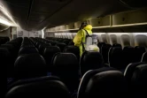Désinfection des cabines passagers d'un avion de la compagnie Air France, le 14 mai 2020 à l'aéroport Roissy-Charles-de-Gaulle