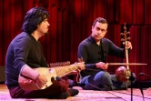 Homayoun Sakhi et Adib Rostami au Barbican avant le concert "Songs of Hope" pour l'Afghanistan, à Londres le 22 janvier 2022