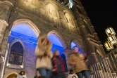 Des proches de la famille quittent la basilique de Montréal le 22 janvier 2016