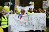 Des "gilets jaunes" avec la banderole "Macron, entends-tu le peuple pleurer?", le 13 janvier 2019 au Mans