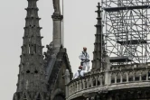 Des ouvriers sur le toit de Notre-Dame de Paris, le 23 avril 2019