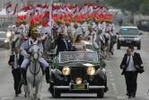 Jair Bolsonaro et son épouse Michelle se dirigent vers le Congrès à Brasilia pour la cérémonie d'investiture, le 1er janvier 2019