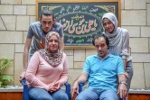 La famille Hadi pose devant un photographe à la Maison culturelle islamique Ahlul Bayt, à Bogota le 8 avril 2017