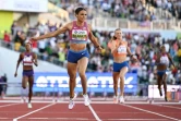 L'Américaine Sydney Mclaughlin franchit largement en tête la ligne d'arrivée de la finale du  400 m haies aux Championnats du monde d'athlétisme à Eugene, aux Etats-Unis, le 22 juillet 2022