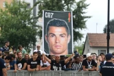 Des supporters de la Juventus lors de l'arrivée de leur recrue star Cristiano Ronaldo, au centre médical du club, le 16 juillet 2018 à Turin