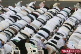 Mercredi 1 Octobre 2008

Saint-Denis - La prière de l'Aid el filtr a réuni des centaines de Musulmans au vélodrome pour célébrer la fin du ramadan