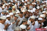 Mercredi 1 Octobre 2008

Saint-Denis - La prière de l'Aid el filtr a réuni des centaines de Musulmans au vélodrome pour célébrer la fin du ramadan
