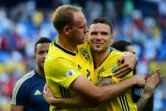 Le défenseur et capitaine de la Suède, Andreas Granqvist (à g.) et l'attaquant Marcus Berg, face à la Corée-du-Sud, à Nijni Novgorod le 18 juin 2018 pour le Mondial