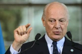L'émissaire spécial des Nations unies pour la Syrie Staffan de Mistura devant la presse après une réunion des pourparlers de paix entre opposition et régime à Genève le 18 avril 2016